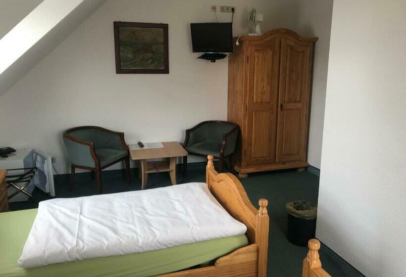 Номер Стандарт, Pension Zur Linde