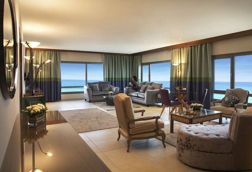سوئیت با چشم‌انداز, The Palms Beach Hotel And Spa