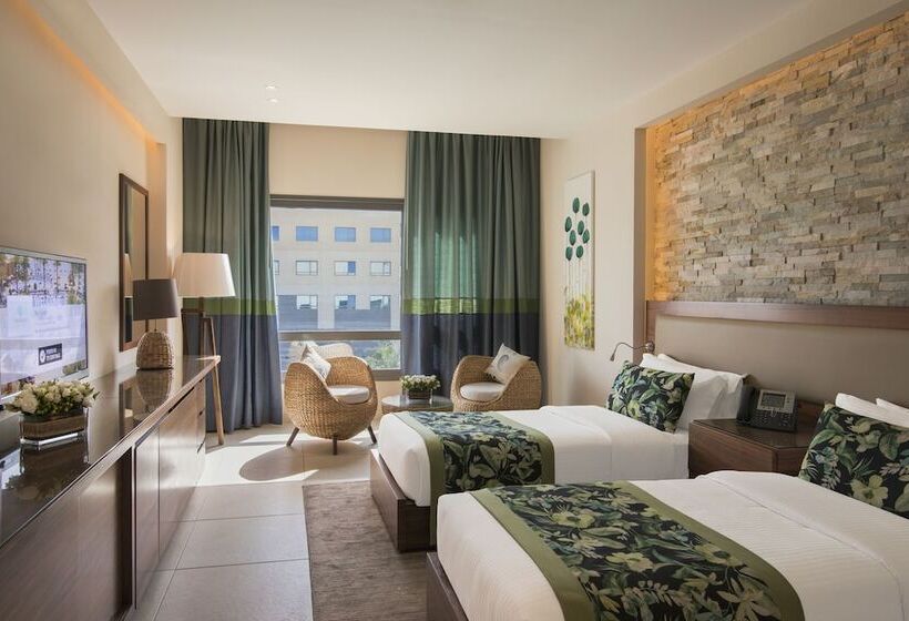 اتاق سوپریور با چشم‌انداز استخر, The Palms Beach Hotel And Spa