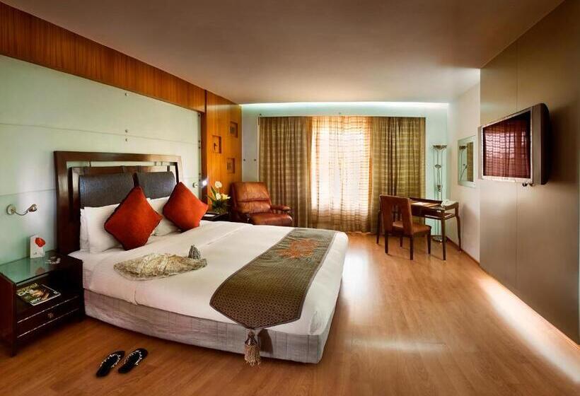 Люкс Deluxe 2 Спальни, The Lalit Mumbai