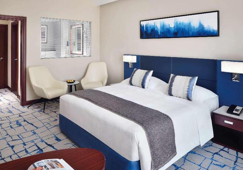 Номер Superior Кровать Кинг, Mövenpick Hotel & Apartments Bur Dubai
