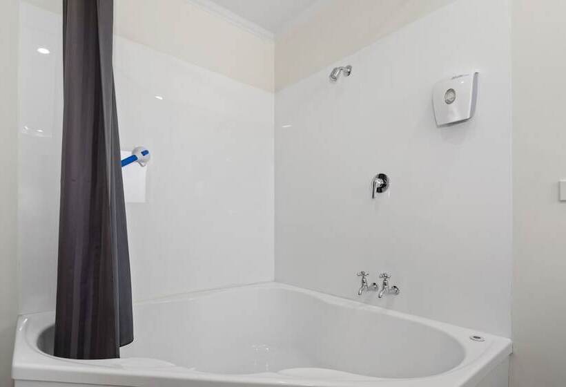 Апартаменты 2 Спальни, The Lakes Motel