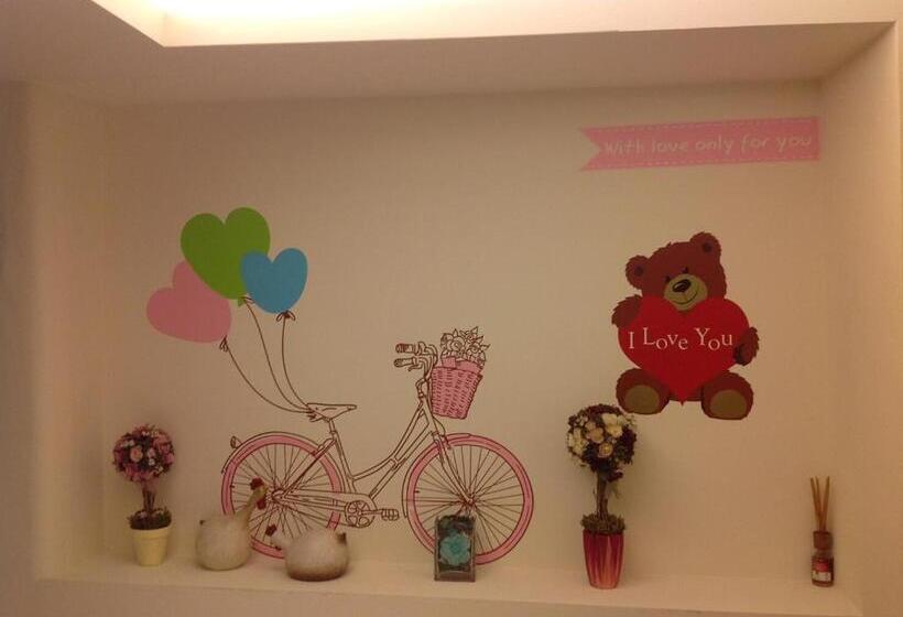اتاق خانوادگی, Love Feng Jia Apartment