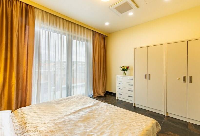 Апартаменты 3 Спальни, Rezidence Fontana