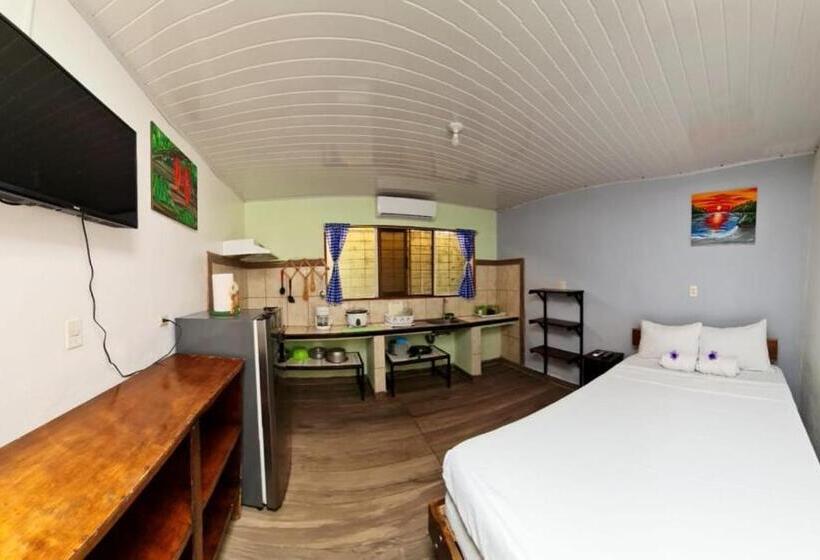 带共用浴室的标准房间, Cabinas Coco Alegre