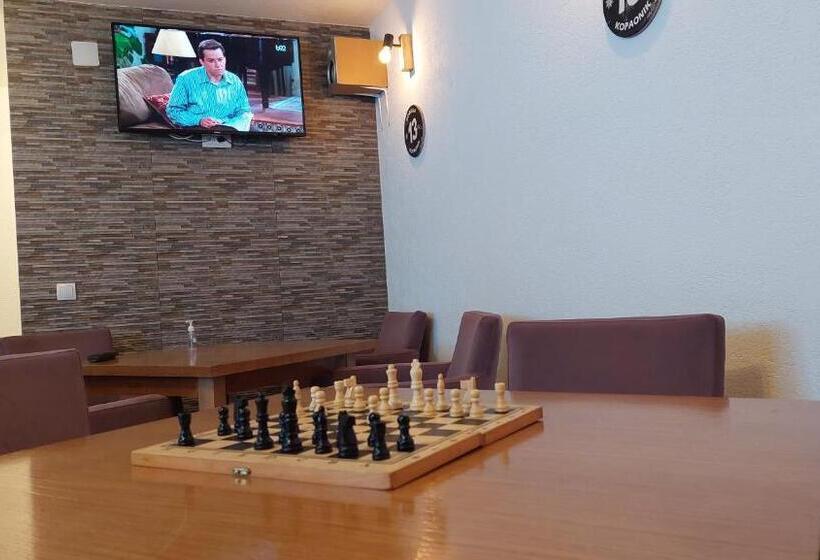 استودیوی استاندارد, Apartments Tatic