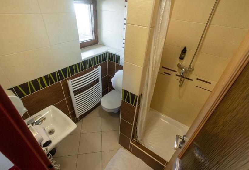 Pokój Trzyosobowy Standard z Balkonem, Wellness & Restaurant U Fandy