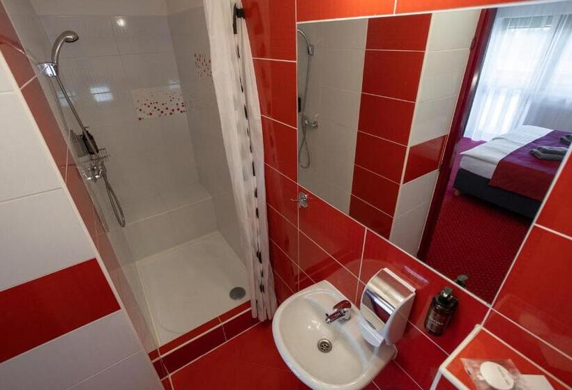 Pokój Trzyosobowy Standard z Balkonem, Wellness & Restaurant U Fandy