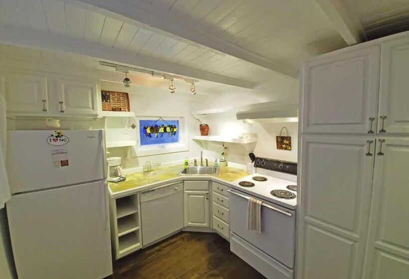 Дом 1 Спальня, Cute Cottage Above The Creek Farmhouse