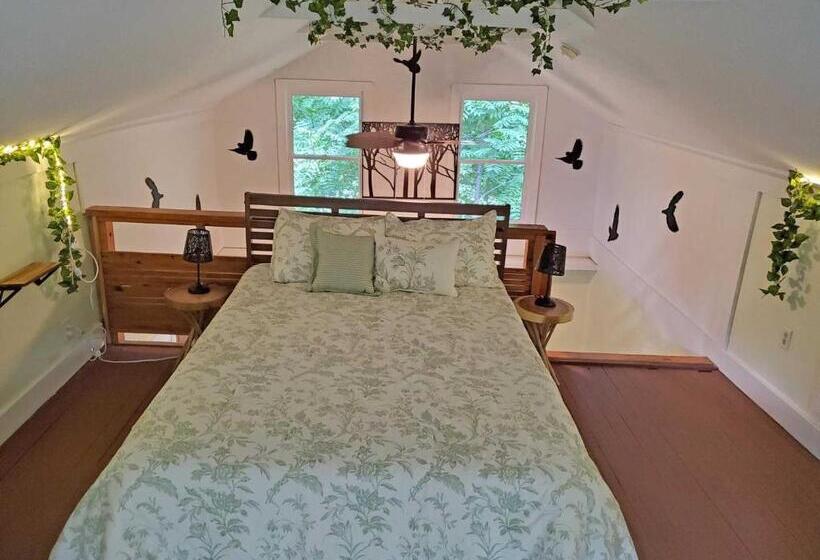 Дом 1 Спальня, Cute Cottage Above The Creek Farmhouse