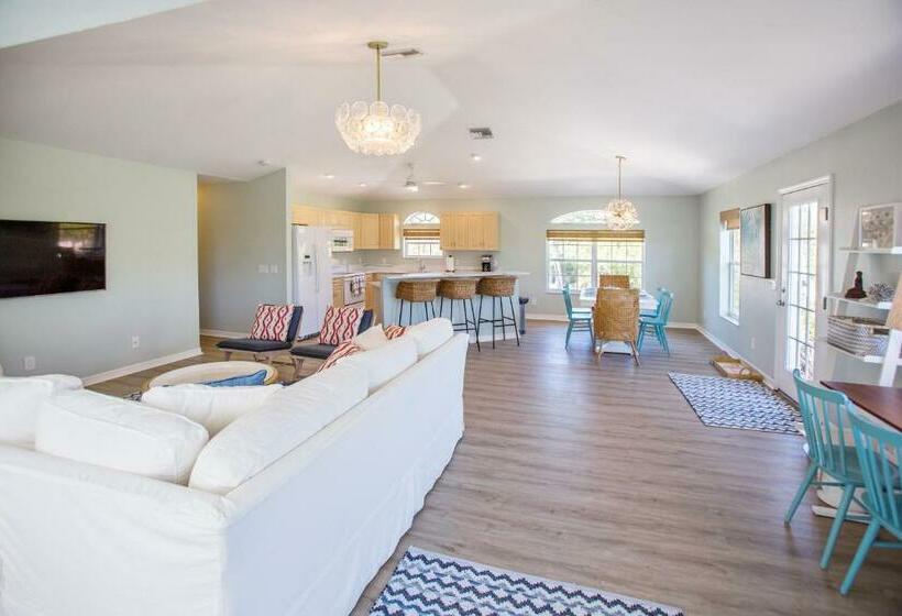 בית, חדר שינה 1, Stunning Newly Designed And Renovated Home Seconds To The Gulf Of Mexico