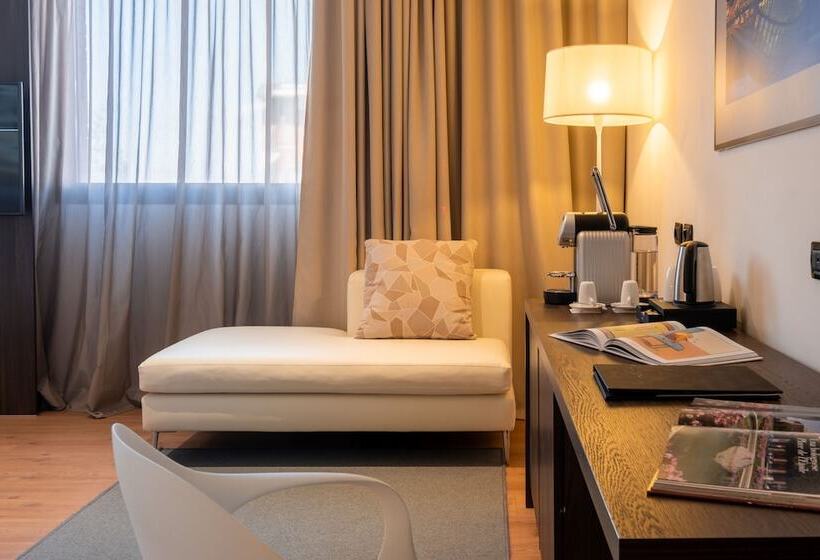 سوییت جونیور, Aemilia Hotel Bologna