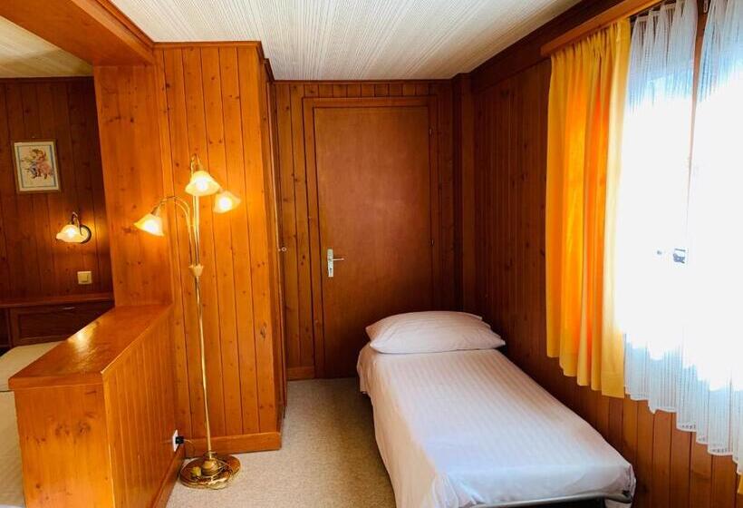 Chambre Triple Standard, Hôtel Ecureuil Villars