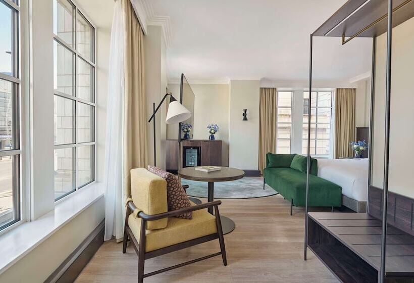 جناح, Hyatt Regency London Blackfriars