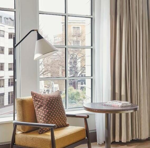 جناح, Hyatt Regency London Blackfriars