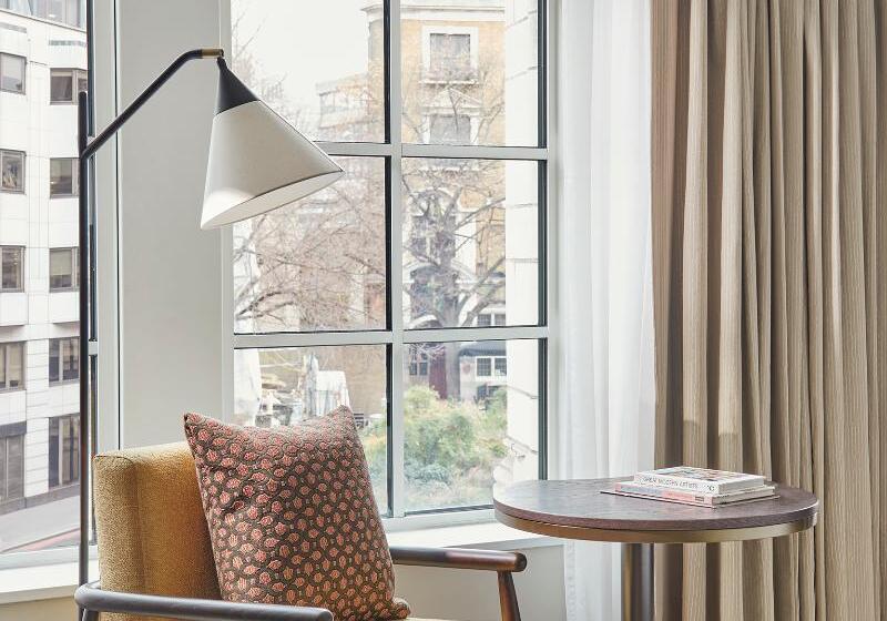 جناح, Hyatt Regency London Blackfriars
