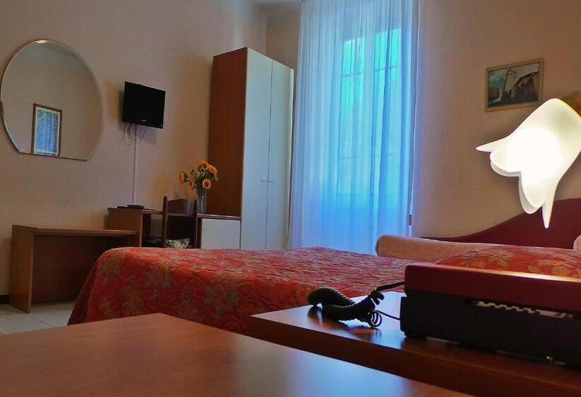 Четырехместный Номер Стандарт, Roma