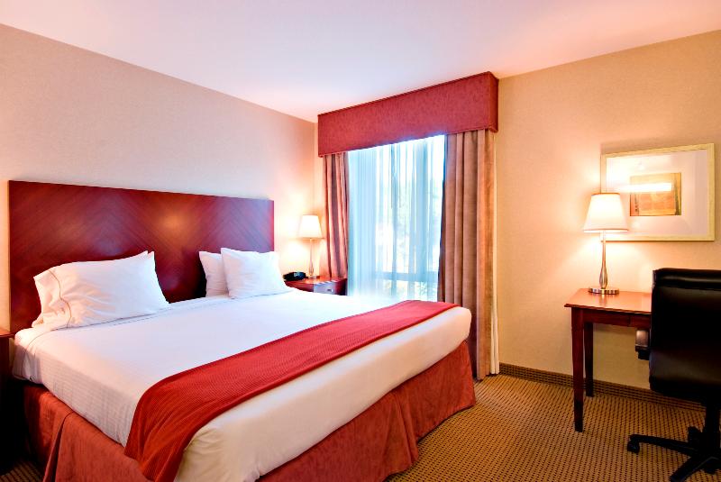 اتاق استاندارد, Holiday Inn Express And Suites Surrey, An Ihg