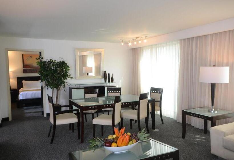 سوئیت با تخت بزرگ, Holiday Inn Monterrey Valle, An Ihg