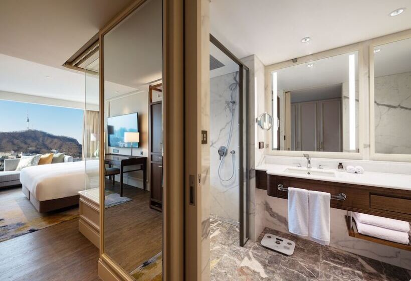 Номер Executive, The Ambassador Seoul  A Pullman