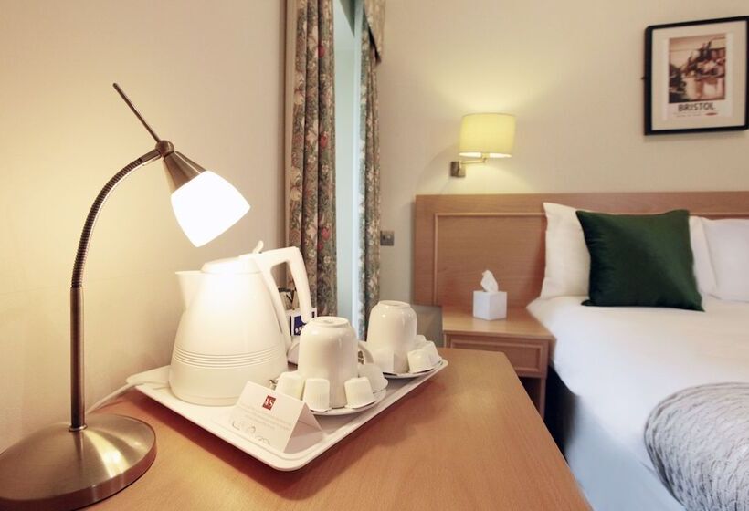 Семейный Номер, Victoria Square Hotel Clifton Village