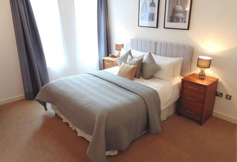 ２ベッドルームアパートメント, Oakwood Apartments Bow Lane