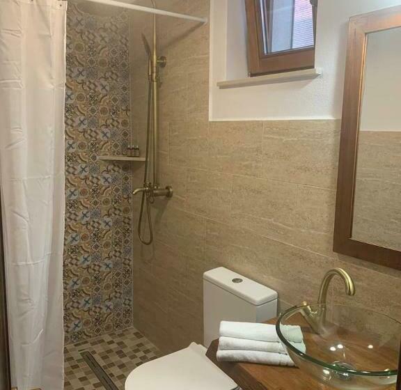 استودیوی استاندارد, Ama Guest House