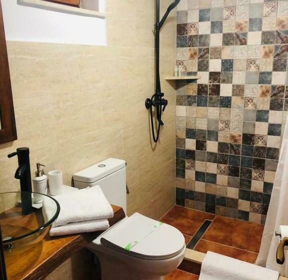 استودیوی استاندارد, Ama Guest House