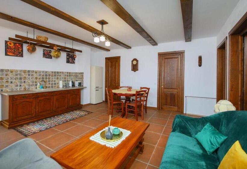 آپارتمان 2 خوابه, Ama Guest House