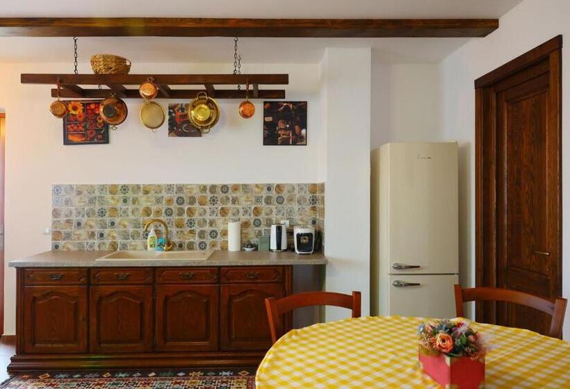 آپارتمان 2 خوابه, Ama Guest House