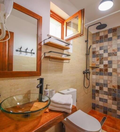 استودیوی استاندارد, Ama Guest House