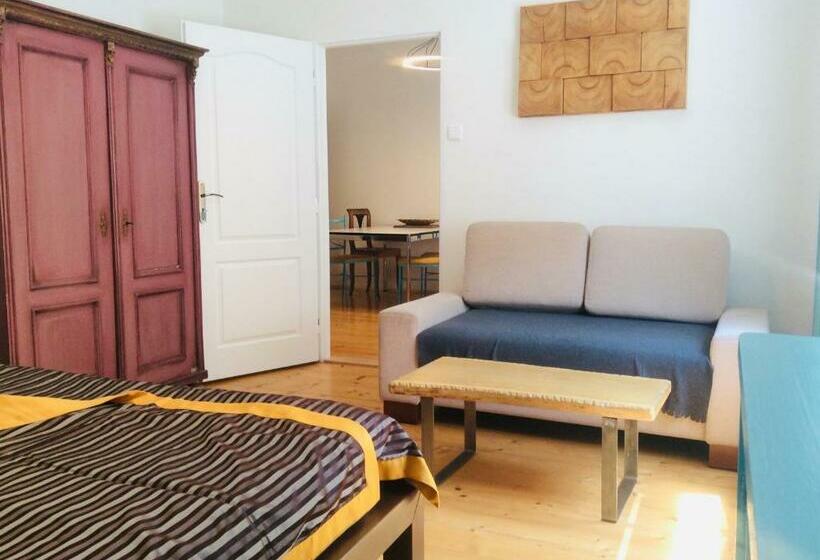 استودیوی استاندارد, Apartmán Sirius B