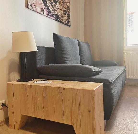 استودیوی استاندارد, Apartmán Sirius B