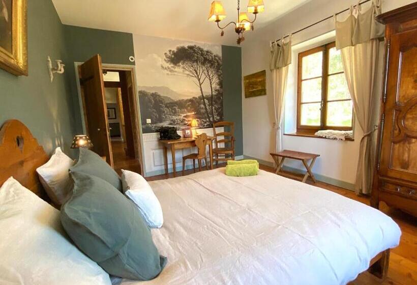 Suite with lake view, Les O D Annecy