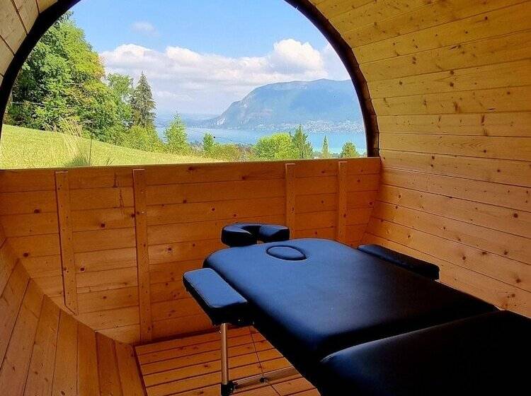 Superior room with lake view, Les O D Annecy
