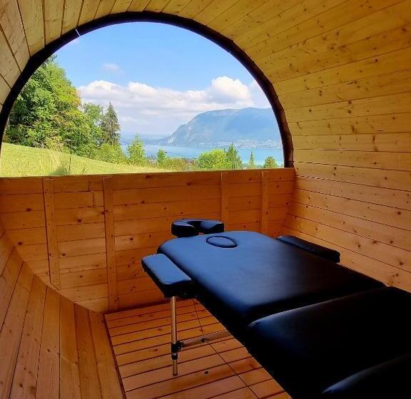 1 Bedroom Apartment Lake View, Les O D Annecy