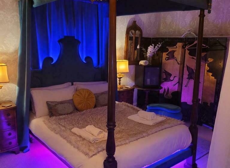 اتاق لوکس, Ravenscroft B&b