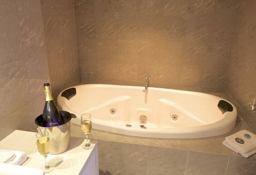 Апартаменты 3 Спальни, Zero Davey Boutique Apartment