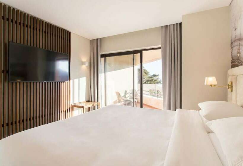 Люкс Премиум Вид на Бассейн, Four Points By Sheraton Sesimbra