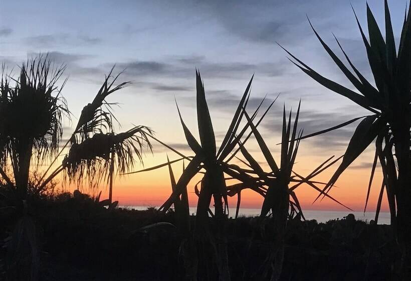 디럭스 스위트, I Dammusini Di Pantelleria