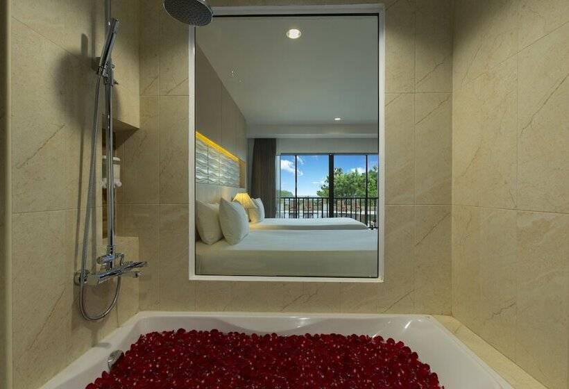 带海景的行政房, Chanalai Garden Resort, Kata Beach