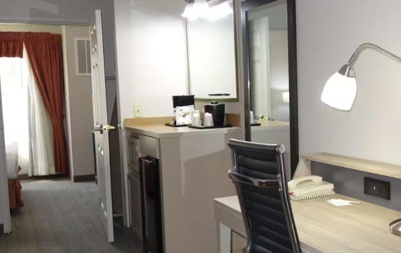 Люкс Адаптированный для Инвалидов, Country Inn & Suites By Radisson, Round Rock, Tx