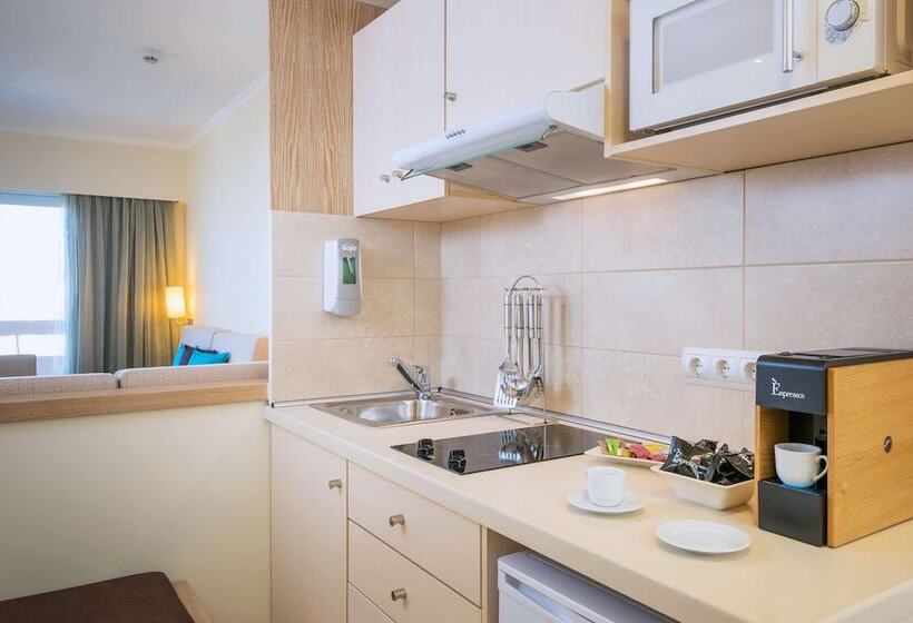 Апартаменты Deluxe 1 Спальня Вид на Море, Sun Beach Resort