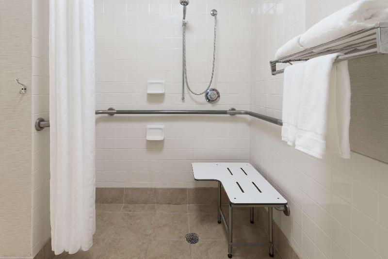 Номер Стандарт Кровать Кинг Адаптированный для Инвалидов, Homewood Suites By Hilton Raleigh Durham Ap/research Triangle