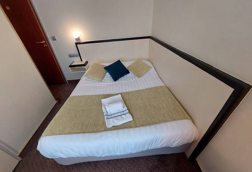 اتاق استاندارد یک نفره, Logis Hôtels   Hôtel Et Restaurant Le Lion D Or