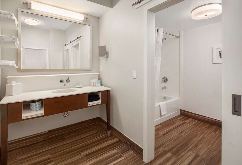Люкс Повышенной Комфортности, Hampton Inn & Suites Seattlenorth/lynnwood