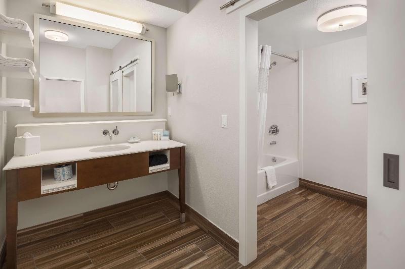 Люкс Повышенной Комфортности, Hampton Inn & Suites Seattlenorth/lynnwood