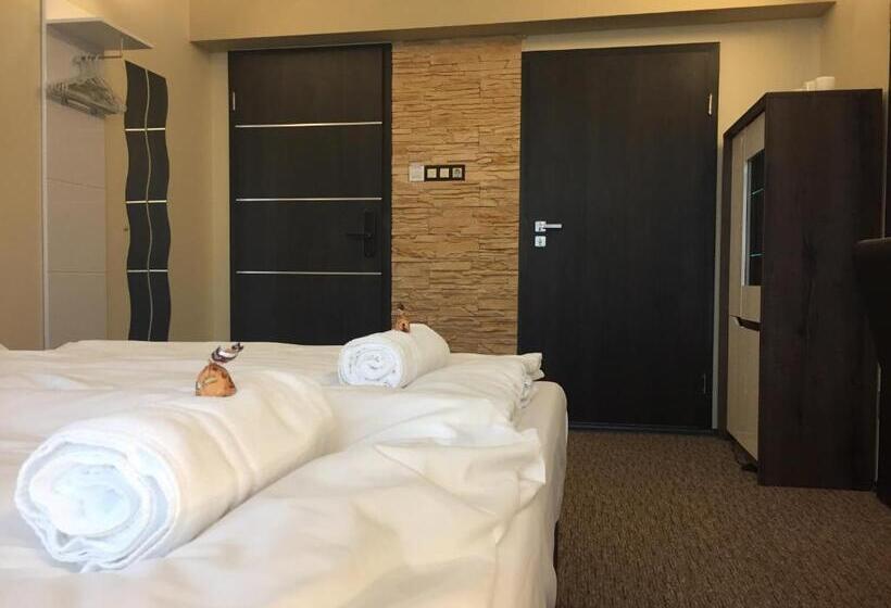 Номер Deluxe, Vulkán Wellness Panzió
