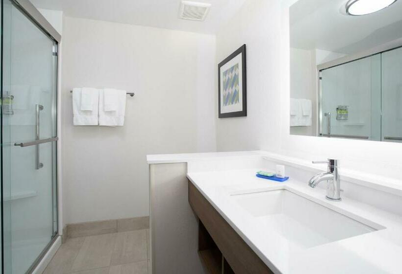 适合残疾人使用的标准间, Holiday Inn Express & Suites   Goodland I 70, An Ihg