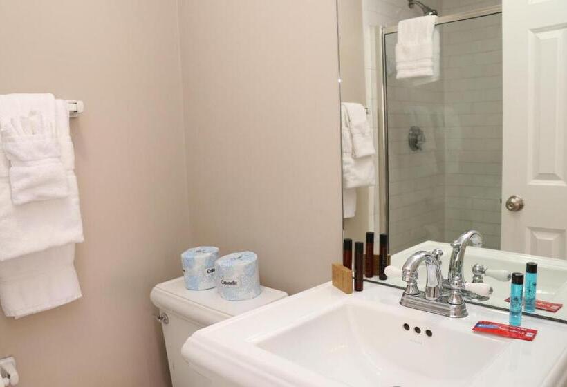 חדר סטודיו סטנדרד, Stylish Downtown Studio In The Southend, C.ave# 3
